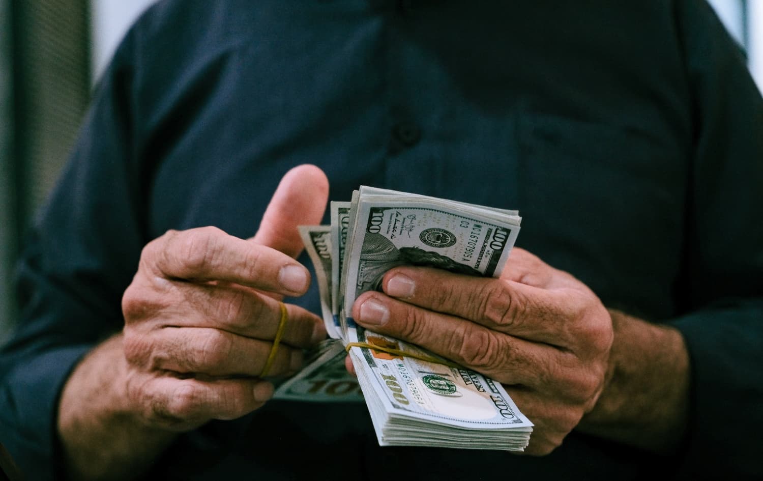 استقرار التومان مقابل الدولار رغم الهجمات الأميركية