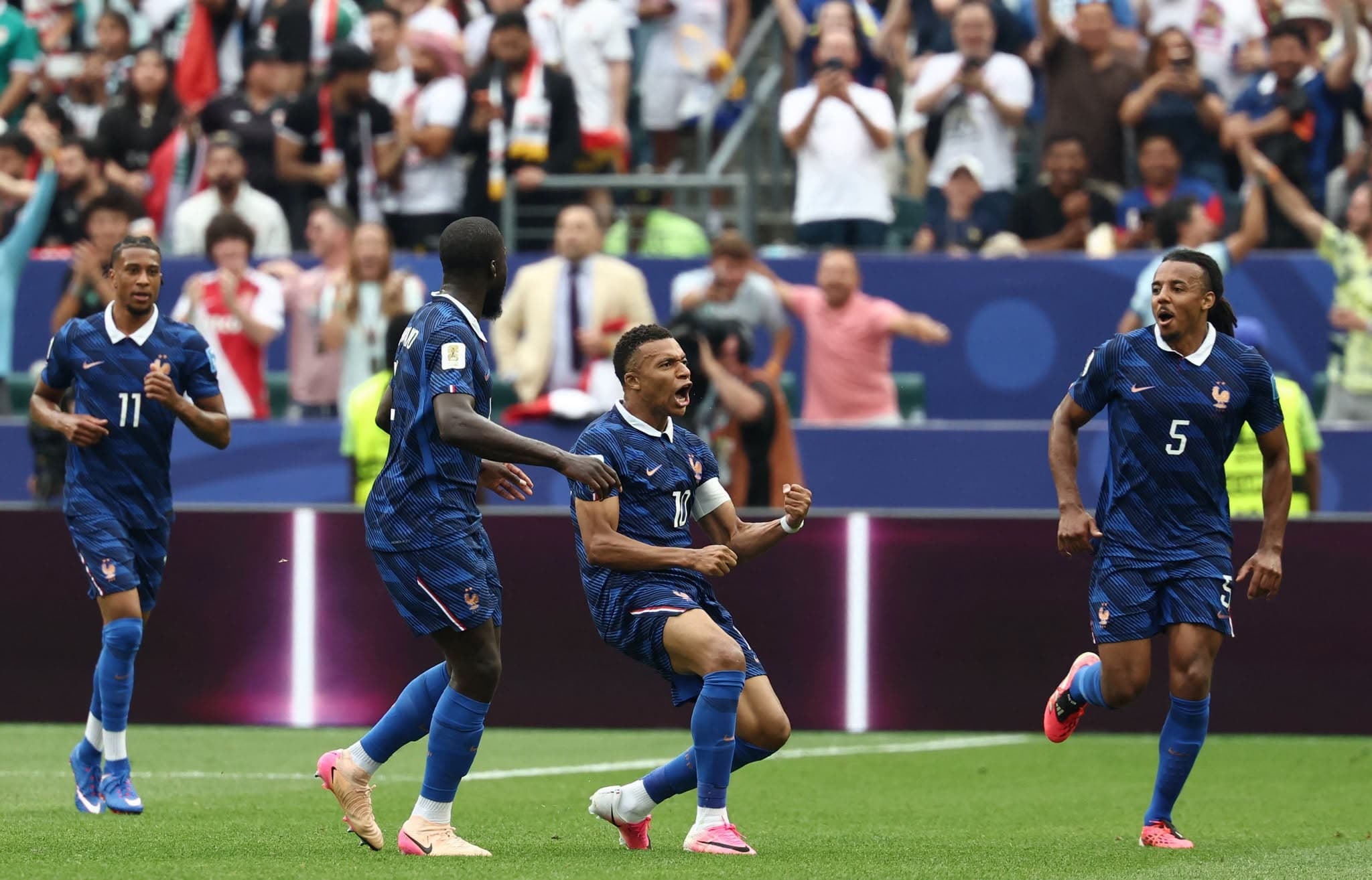 منتخب فرنسا يقسو على نظيره العراقي بالمونديال
