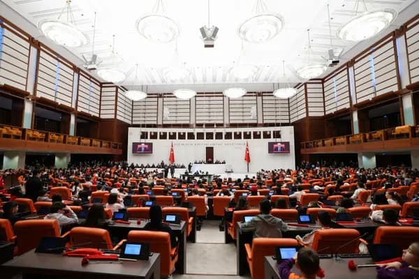 مشروع قانون لمقاتلي العمال الكوردستاني أمام البرلمان التركي والحزب ينتقده