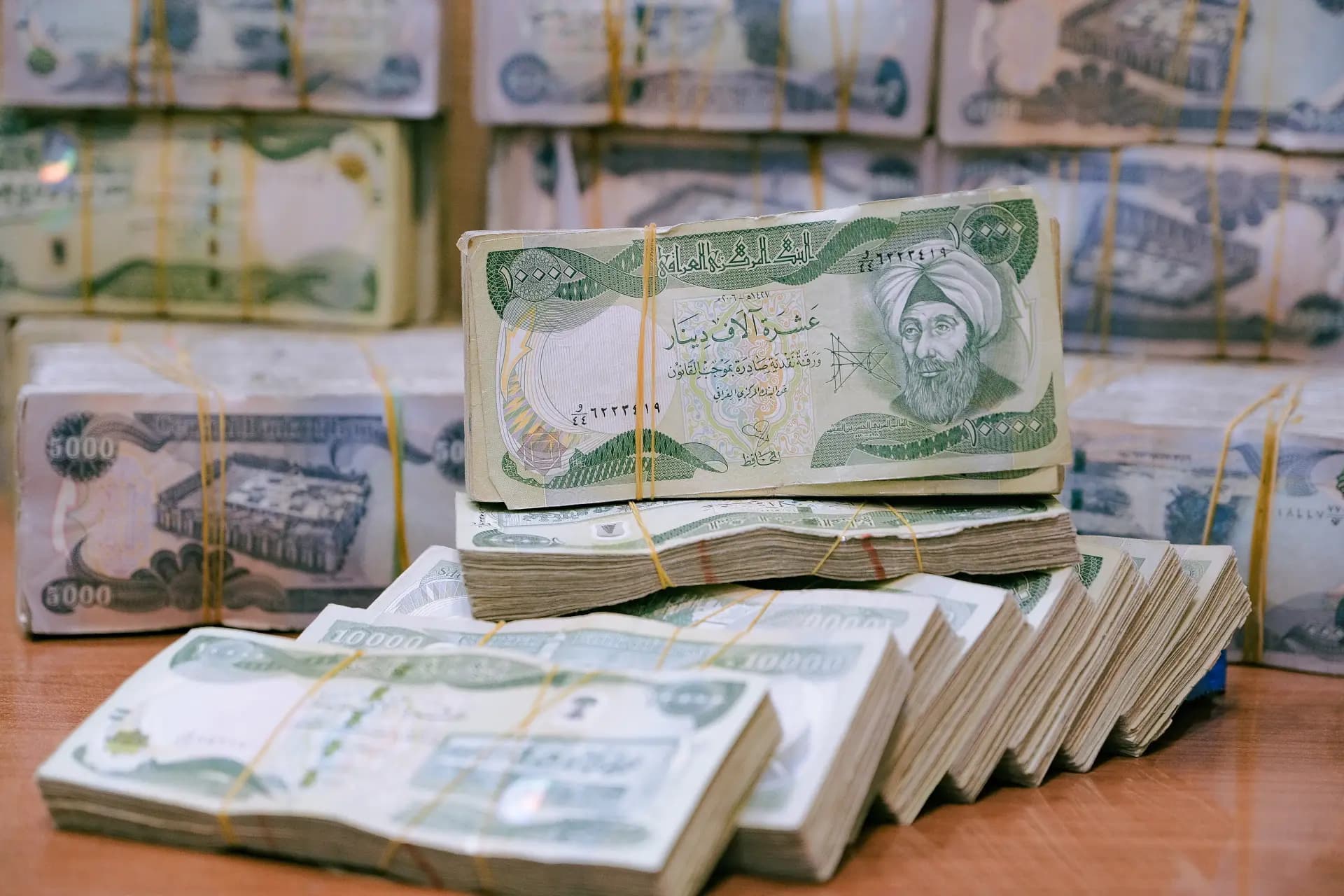 نقابة الصرافة في العراق: 80% من الدينار في المنازل وشح السيولة مستمر