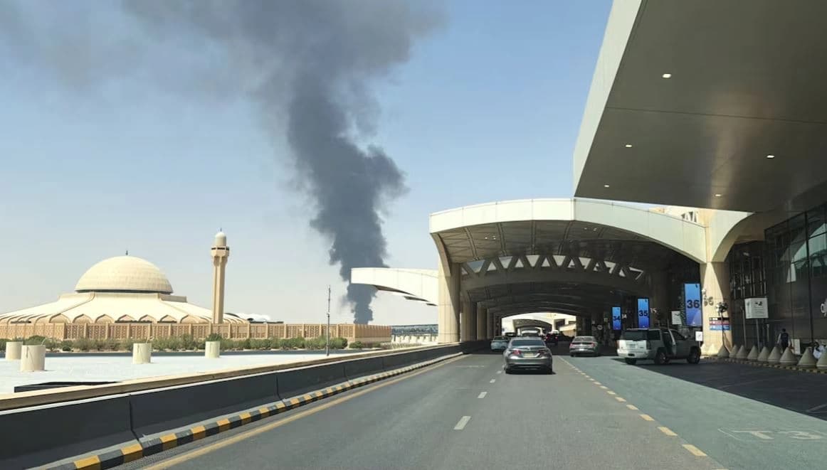 الحكومة العراقية تستنكر "الاعتداء" على مطار الرياض