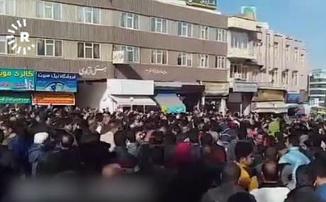 مشاركون في المظاهرات الاحتجاجية 
