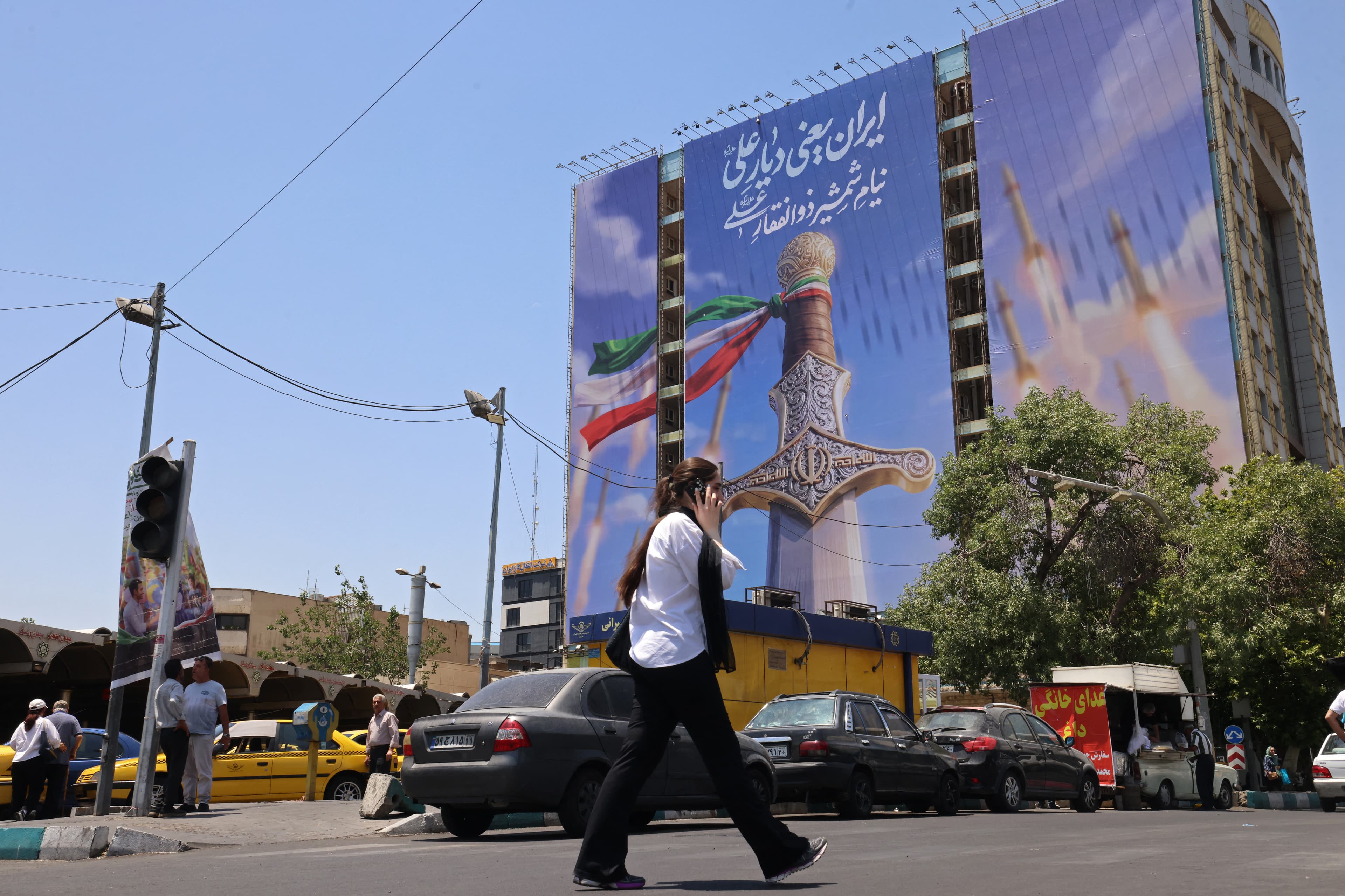تقرير: طهران لن تتخلى عن السيادة على هرمز وحقوقها في الملف النووي