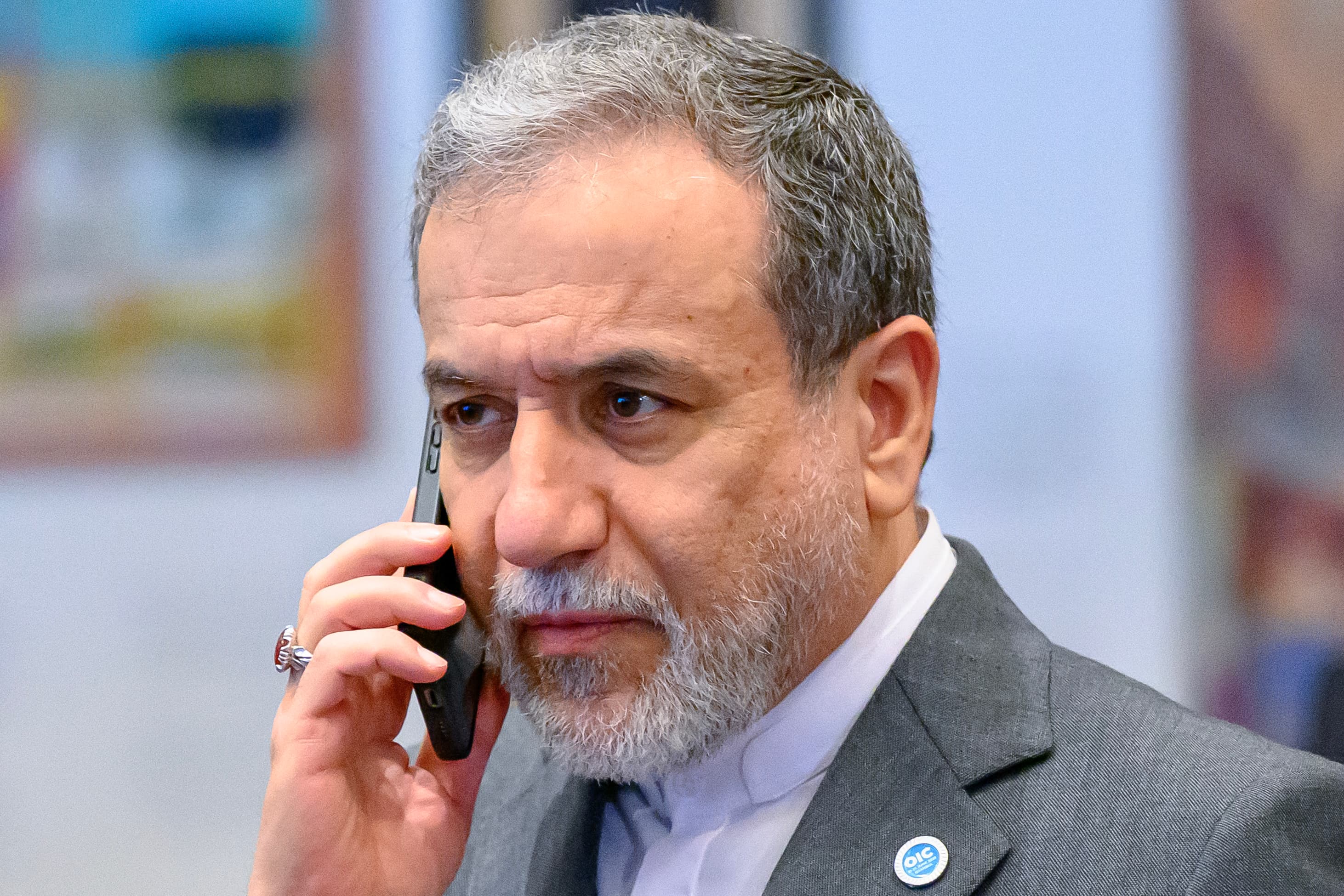 عراقجي يحذّر أوكرانيا