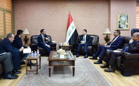 وزير التخطيط العراقي، نوري الدليمي، خلال استقباله وفداً من وزارتي الخارجية والتنمية الدولية البريطانية