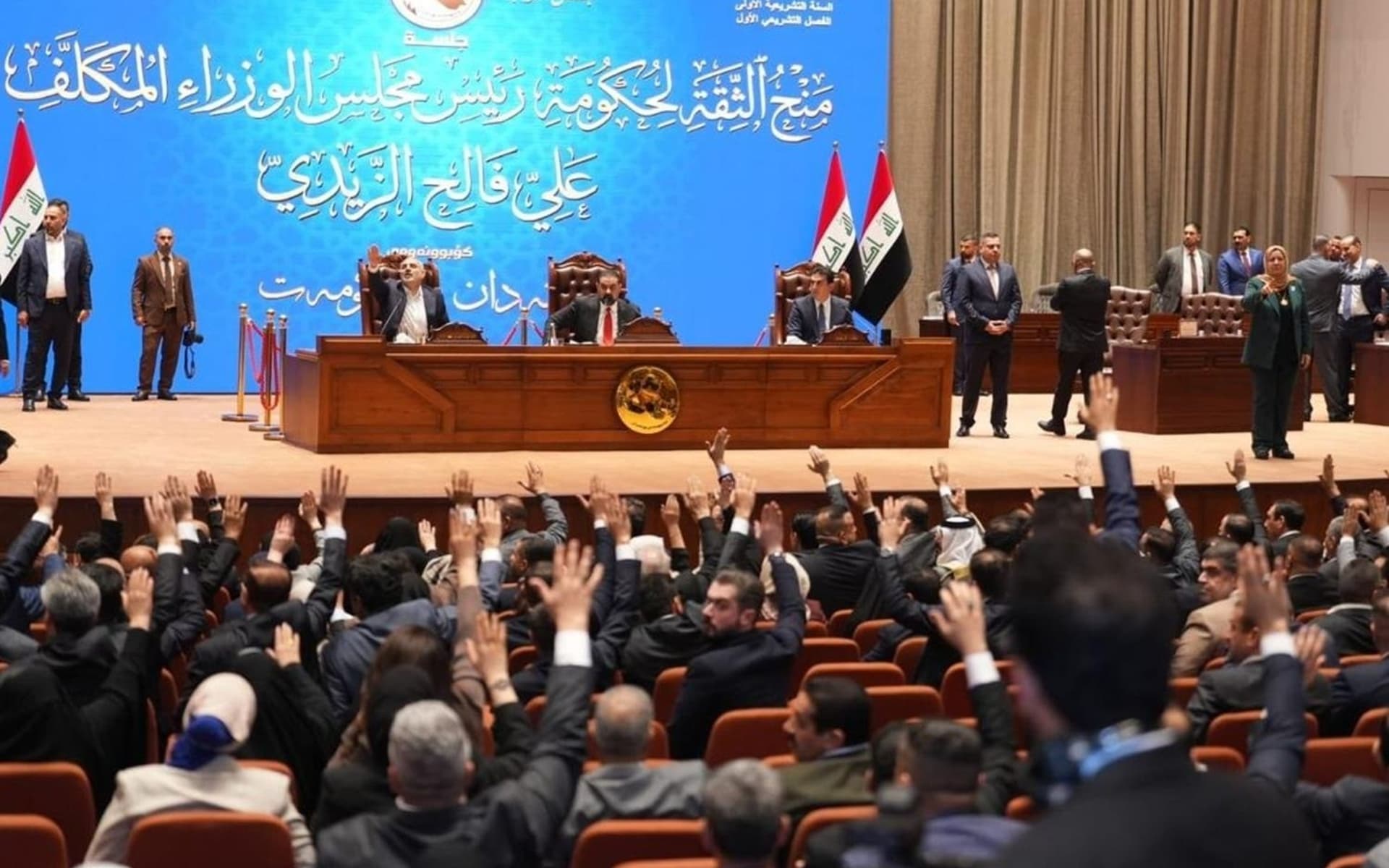 أثناء التصويت على حكومة الزيدي في البرلمان العراقي