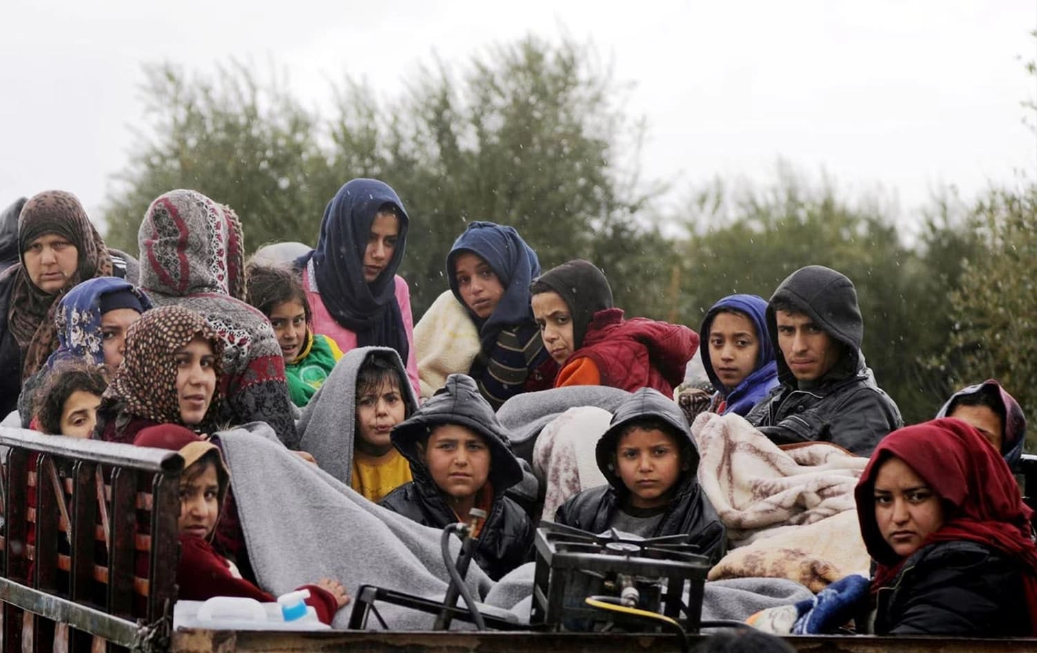 صورة ارشيفية لعودة عائلات من مهجَّري عفرين إلى ديارهم