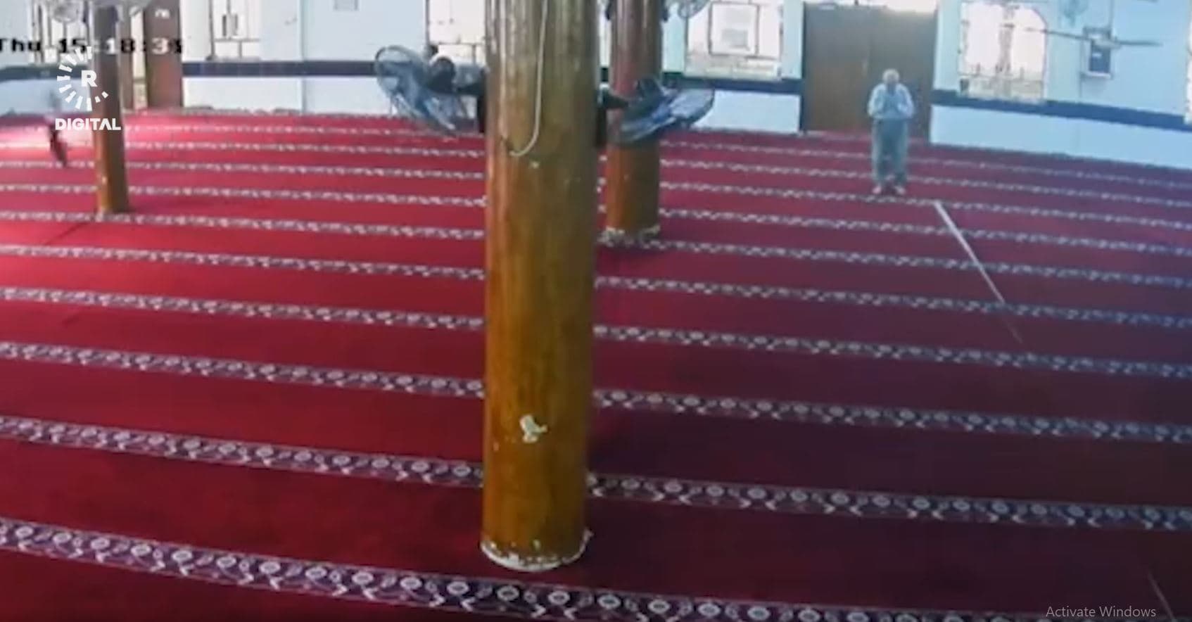 وفاة رجل مسِنّ أثناء الصلاة في أحد مساجد كلار