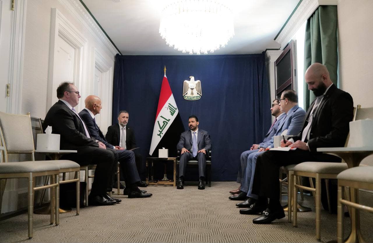 الزيدي وباراك يبحثان في واشنطن توسيع الشراكة العراقية الأميركية