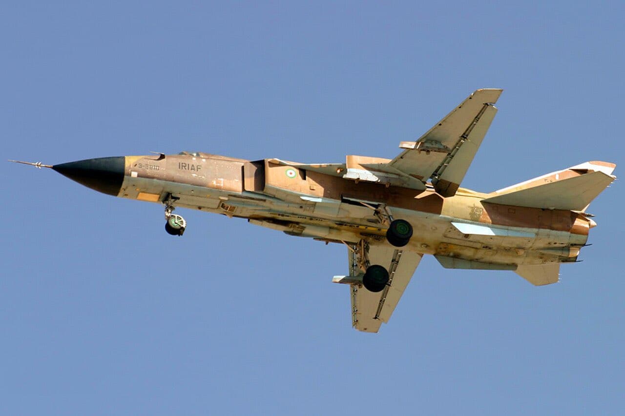 İran yapımı Sukhoi-24 savaş uçağı - İran medyası