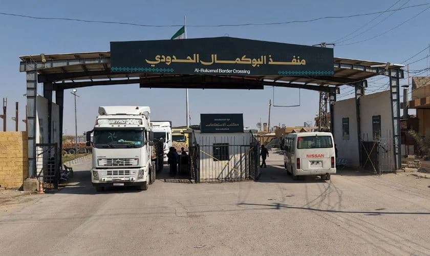سوريا.. 14 ألف شاحنة عبرت منفذ البوكمال إلى العراق منذ بداية العام