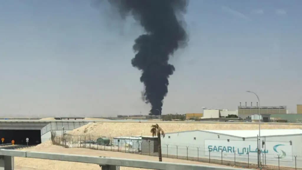 الحوثيون يواصلون استهداف المطارات السعودية