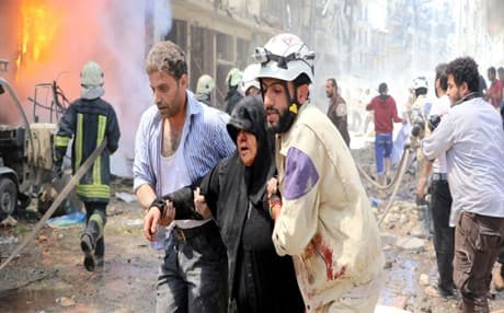 جرحى في حلب جراء قصف طائرات حربية على حلب 