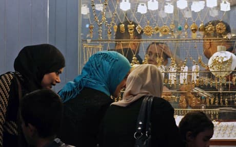 الإقبال على بيع الذهب وشرائه يعيد الحركة التجارية لسوق الصاغة في الموصل