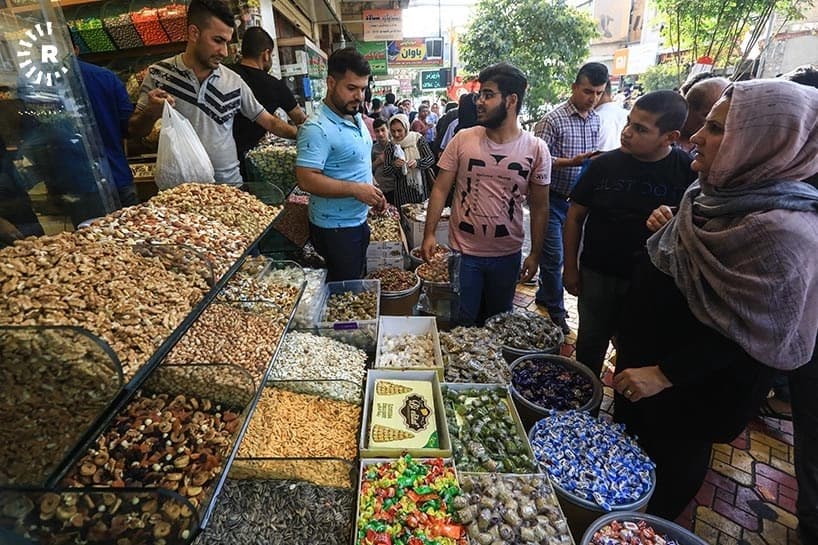 السليمانية.. إقبال واسع على شراء الحلويات والمكسرات مع حلول عيد الأضحى