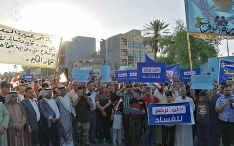 المئات من أنصار تيار الحكمة يتظاهرون أمام مجلس محافظة ديالى 