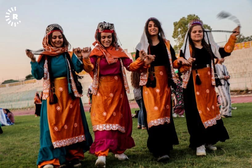 صور.. مهرجان الدبكات الفلكلورية الرابع في مدينة قامشلو بكوردستان سوريا