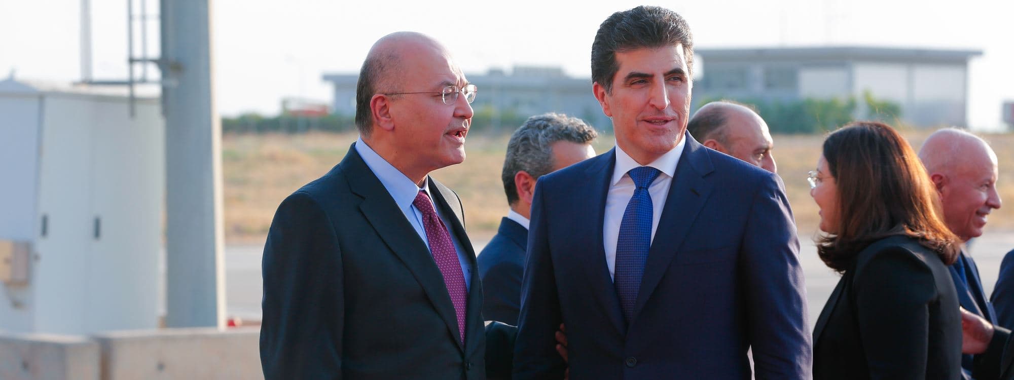 بالصور.. رئيس إقليم كوردستان يستقبل رئيس جمهورية العراق ووزير المالية في مطار أربيل الدولي 