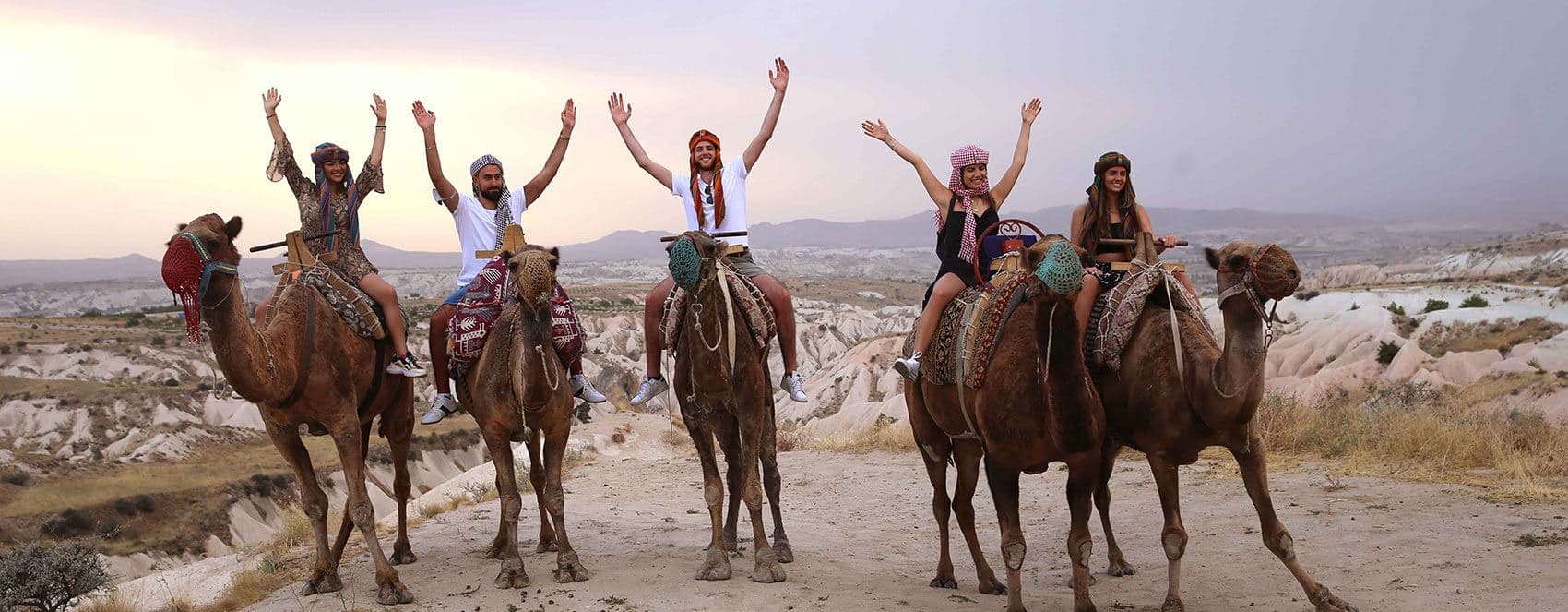 صور .. الجِمال في كابادوكيا.. لتجول السياح وسط الطبيعة 