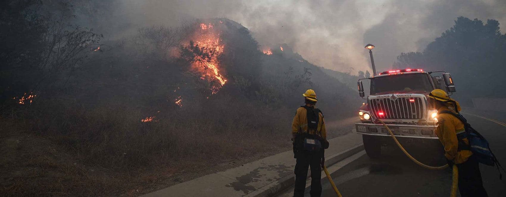 صور.. حرائق جديدة في كاليفورنيا تتسبب بنزوح 100 ألف مواطن 