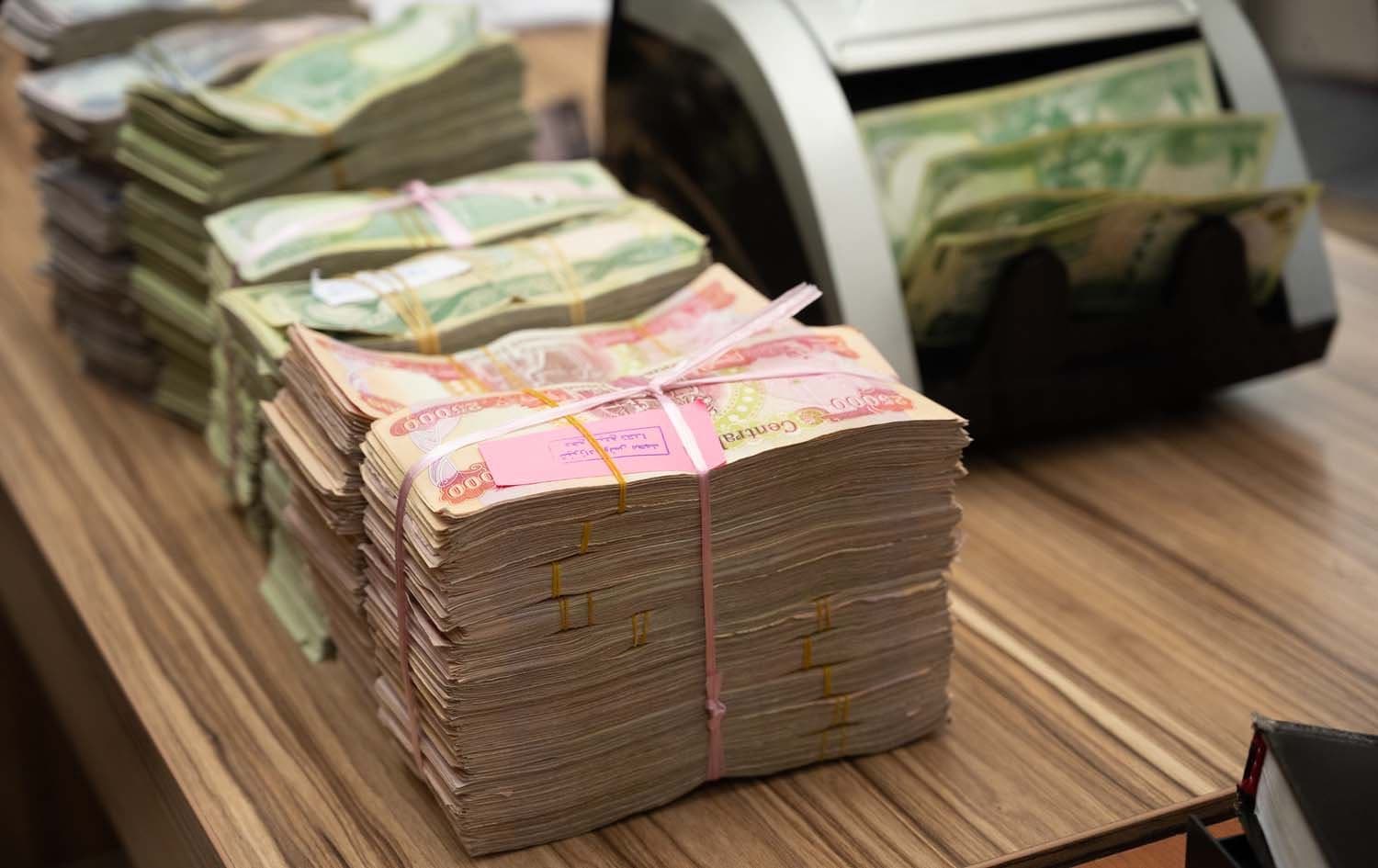 رواتب موظفي إقليم كوردستان رهن بمصير الـ320 مليار دينار المتفق عليه مع بغداد