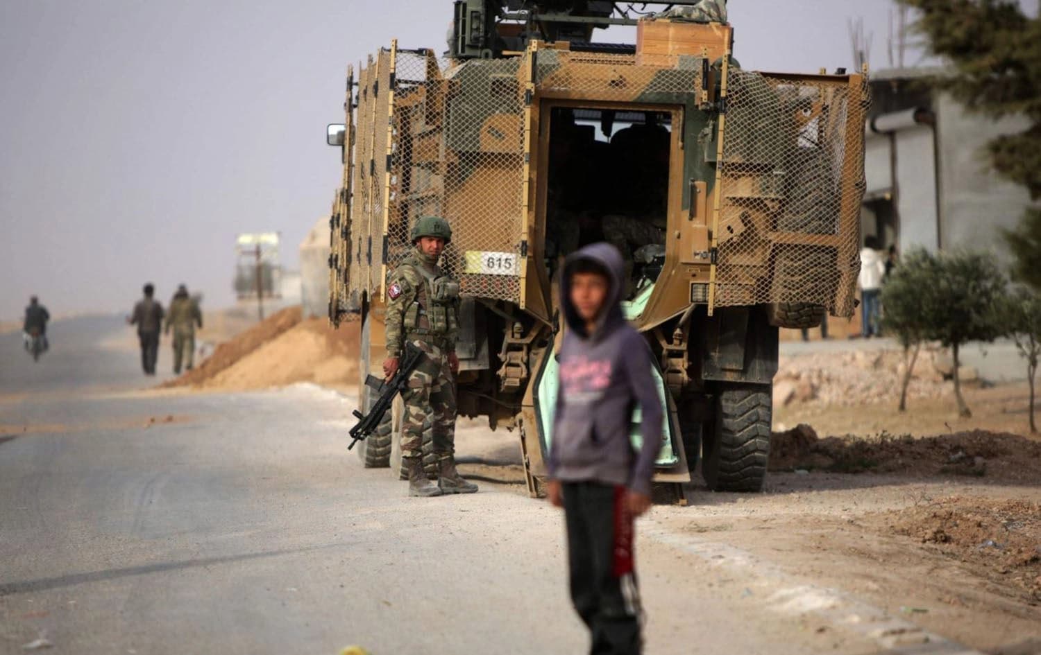قوات روسية يالقرب من عين عيسى - AFP/BAKR ALKASEM