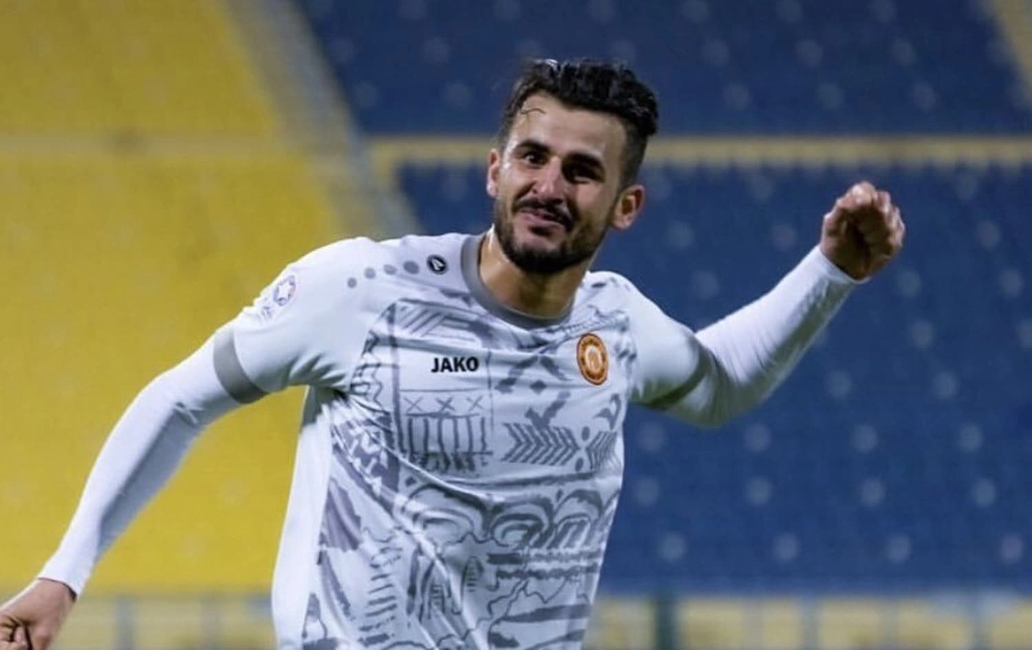 مهاجم المنتخب العراقي لكرة القدم ايمن حسين