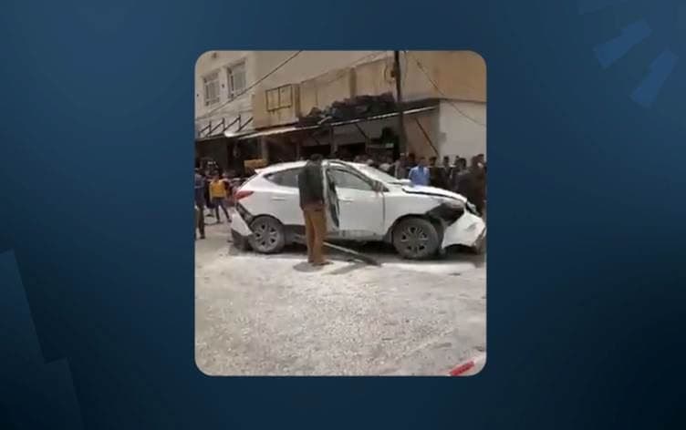 السيارة التي انفجرت بها العبوة اللاصقة