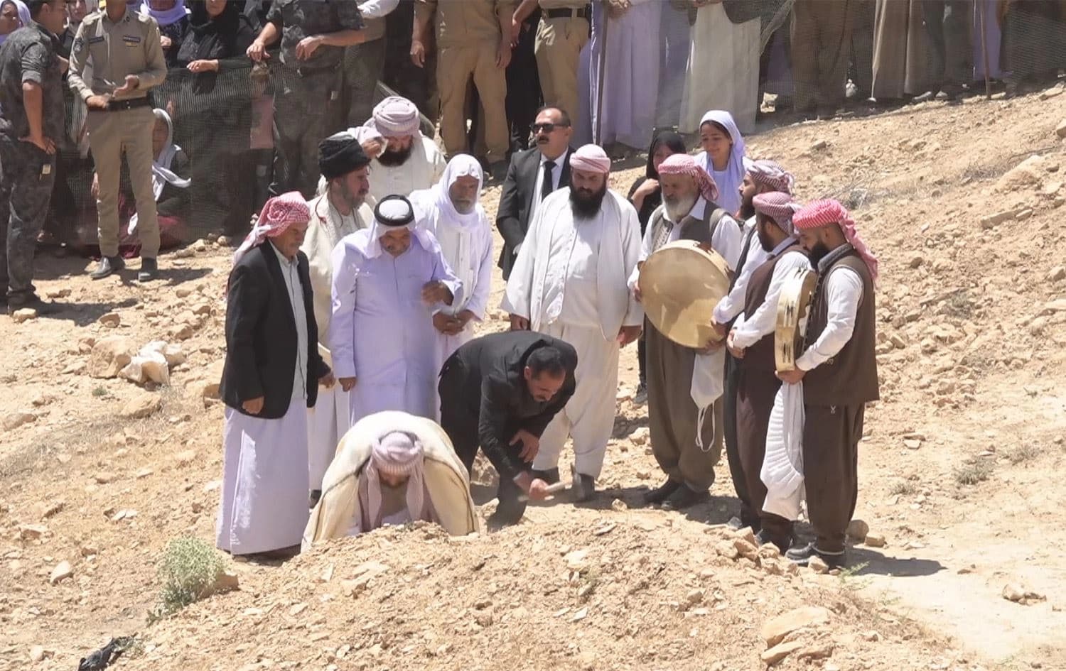 مستشار رئيس إقليم كوردستان لشؤون الإزيديين: العثور على 87 مقبرة جماعية حتى الآن