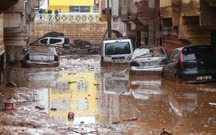 ارتفاع عدد ضحايا الفيضان بجنوب تركيا الى 17 قتيلاً
