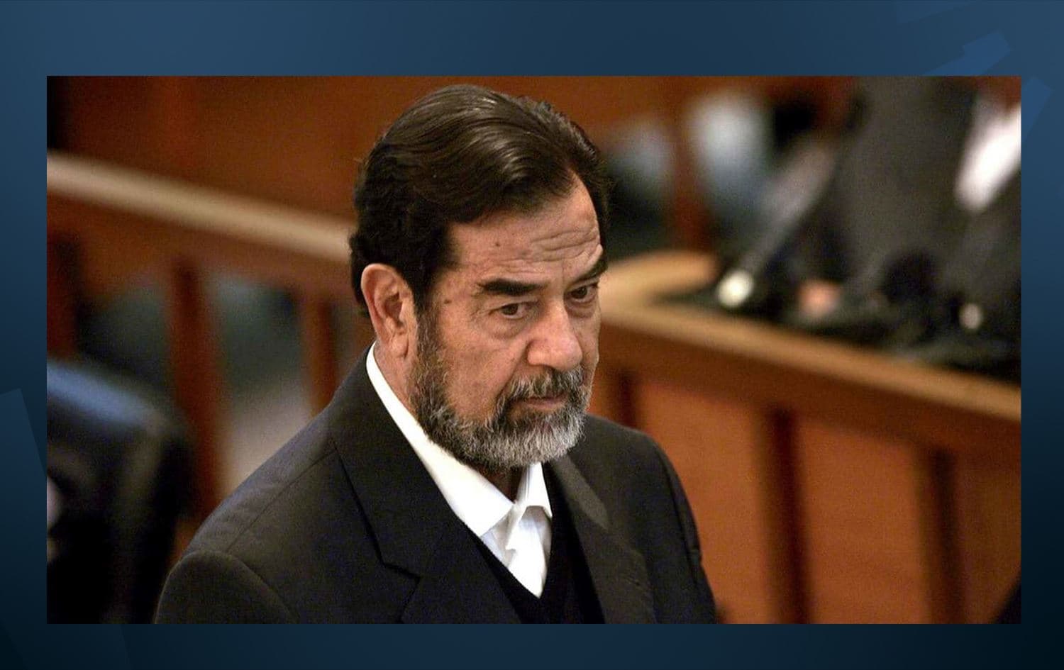 صورة أرشيفية لصدام حسين خلال محاكمته