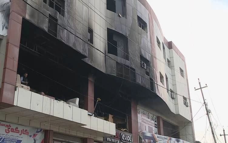 المبنى المحترق في قضاء سوران