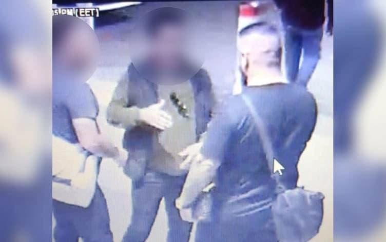 آزاد أحمد مع متهمين متورطين في قتله