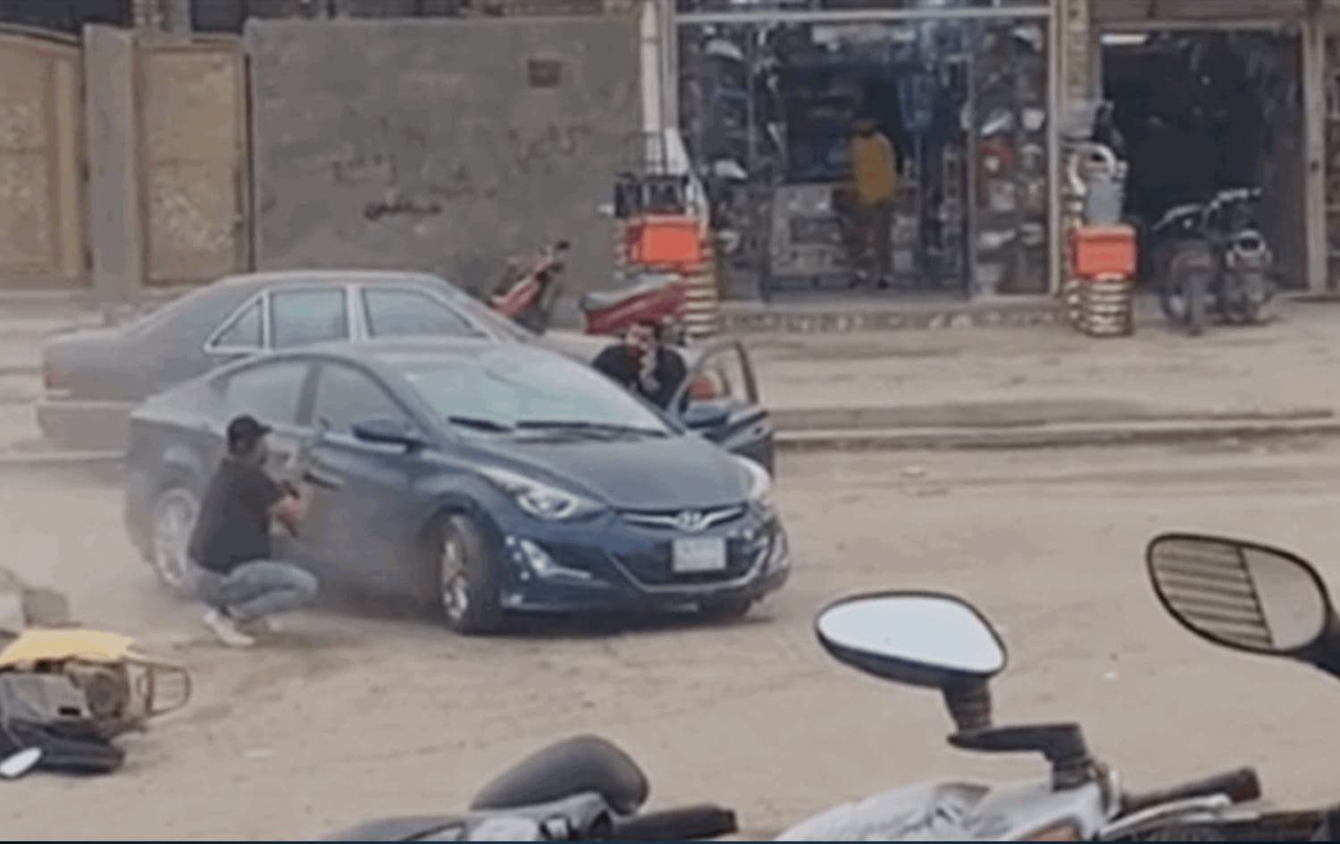 لحظة تبادل إطلاق النار 