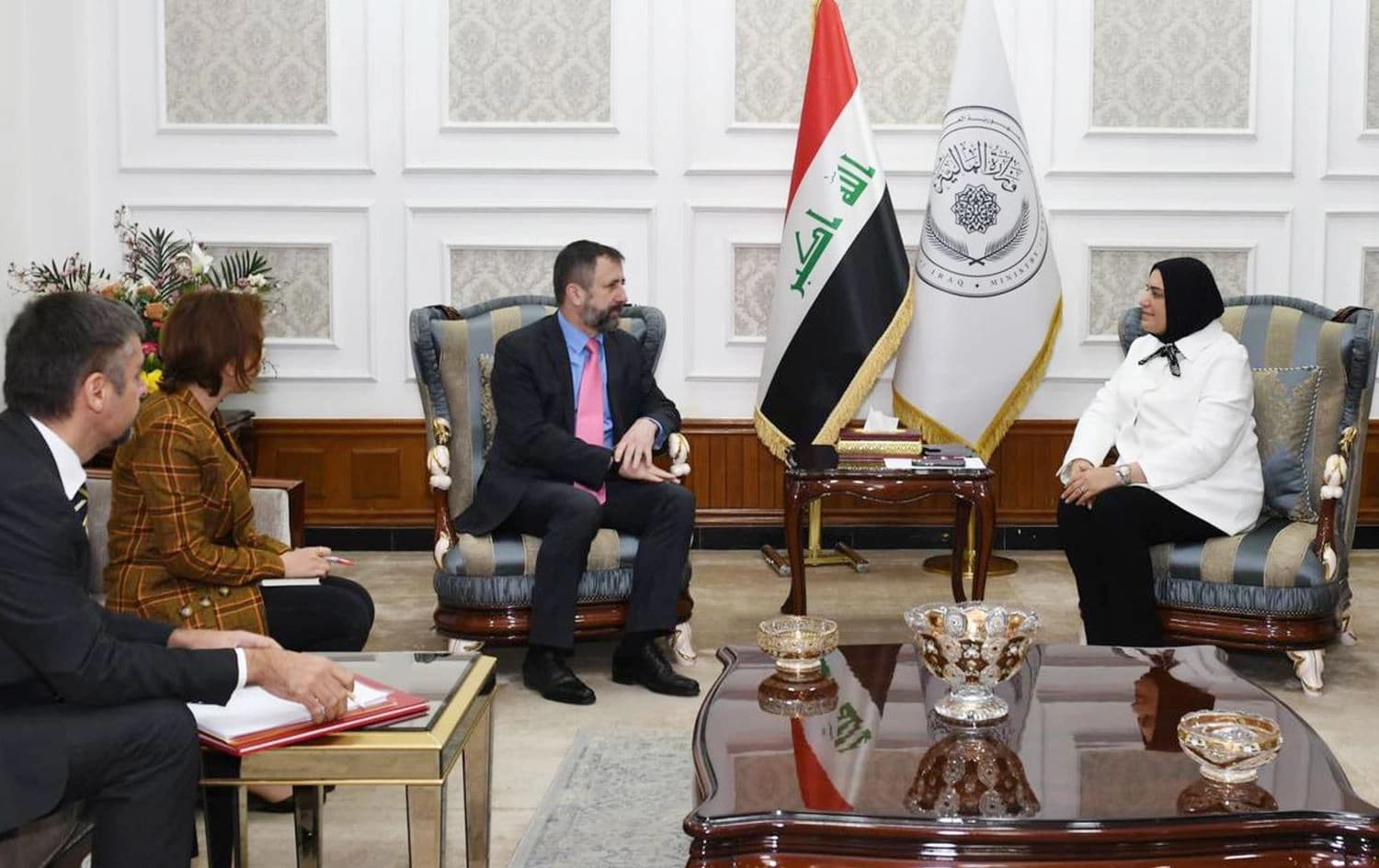 وزيرة المالية طيف سامي والسفير التشيكي بيتر شتيبانك