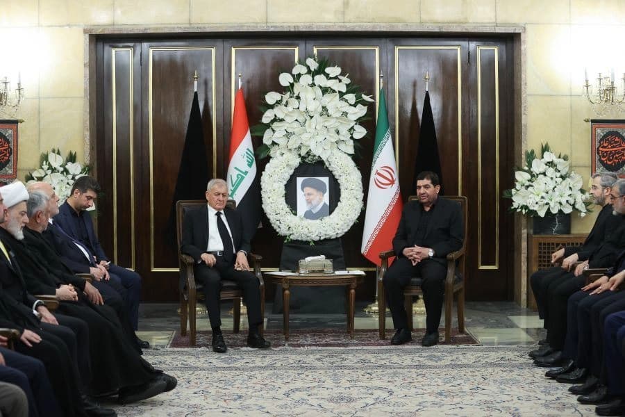 الرئيس الإيراني بالوكالة محمد مخبر والرئيس العراقي عبد اللطيف رشيد