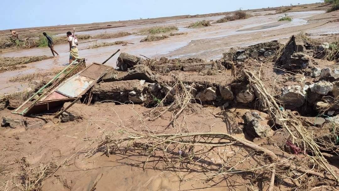 سيول تضرب مناطق في اليمن 