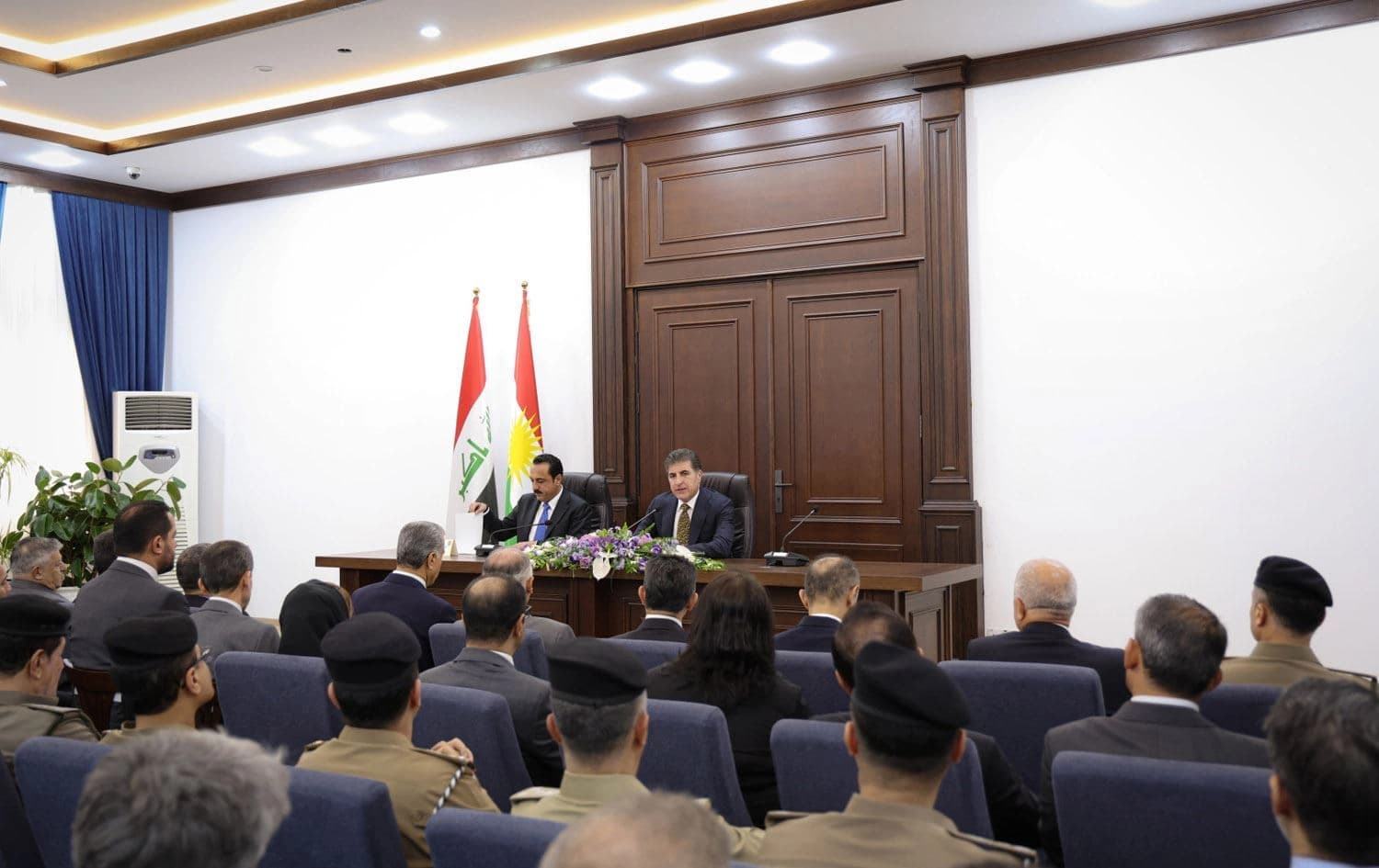 جانب من اجتماع  رئيس إقليم كوردستان نيجيرفان بارزاني في ديوان محافظة أربيل بمحافظ أربيل أوميد خوشناو ومدراء الوحدات الإدارية في المحافظة