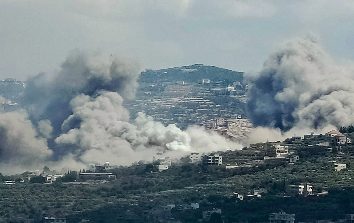 قصف إسرائيلي على جنوب لبنان - AFP