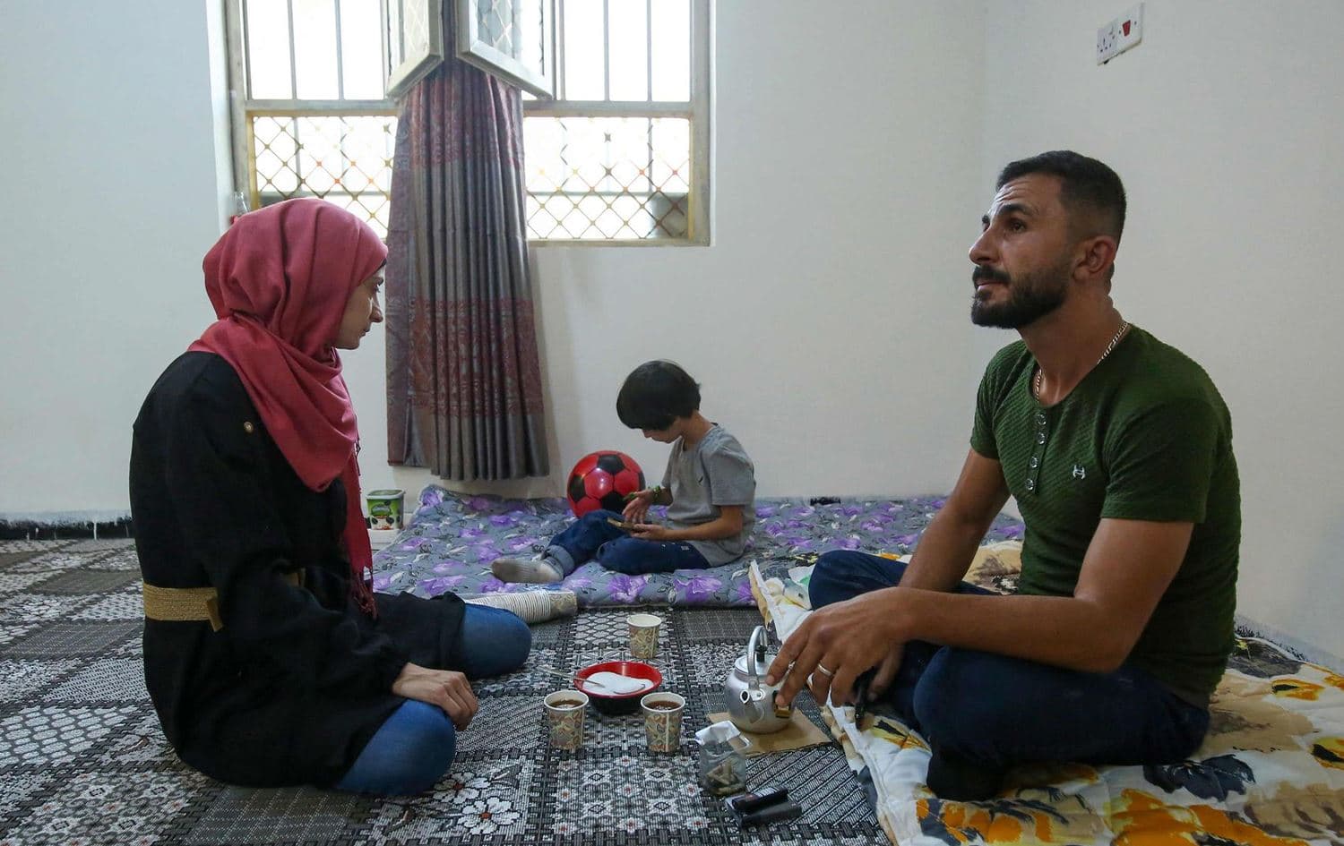 عائلة لبنانية لجأت الى مدينة الحلة بمحافظة بابل العراقية - AFP