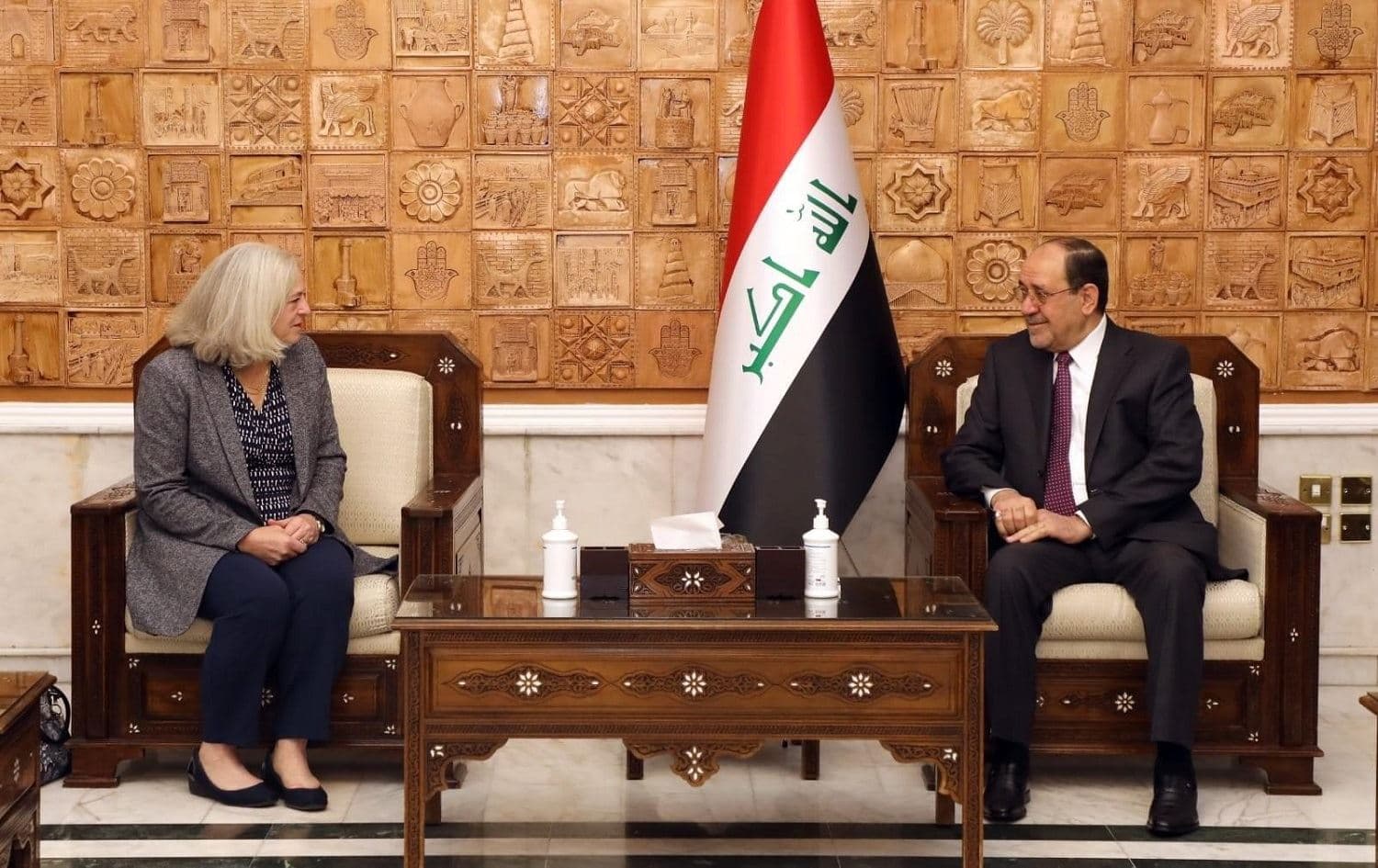 السفيرة الأميركية في بغداد إلينا رومانوسكي ورئيس ائتلاف دولة القانون نوري المالكي