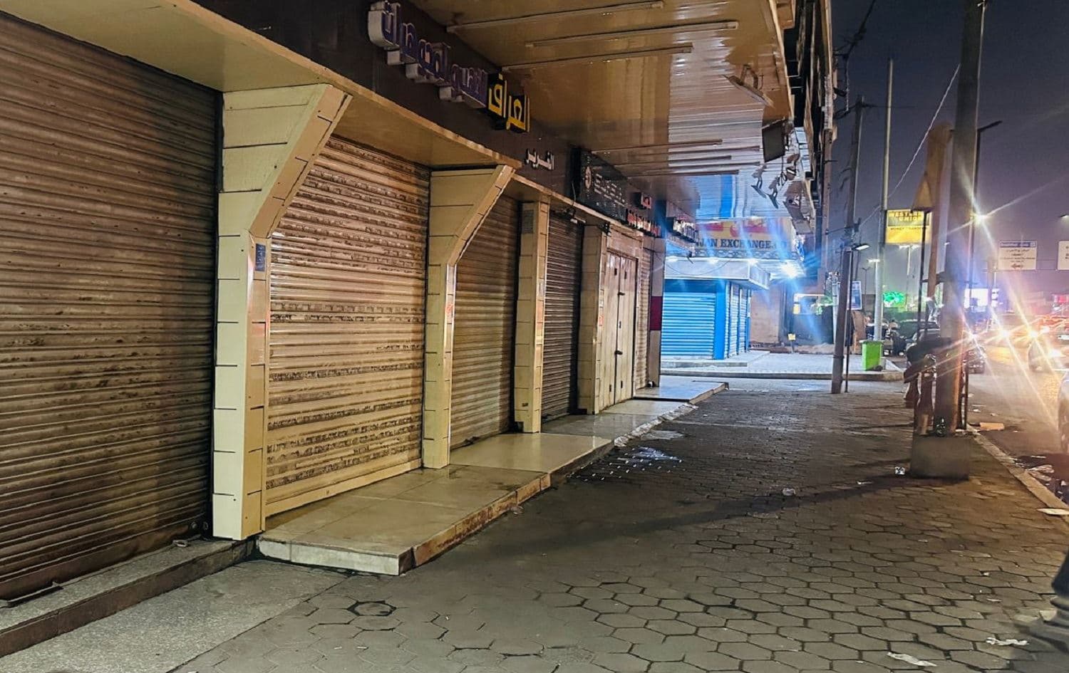 المحال التجارية في البصرة مغلقة مع بدء حظر التجوال