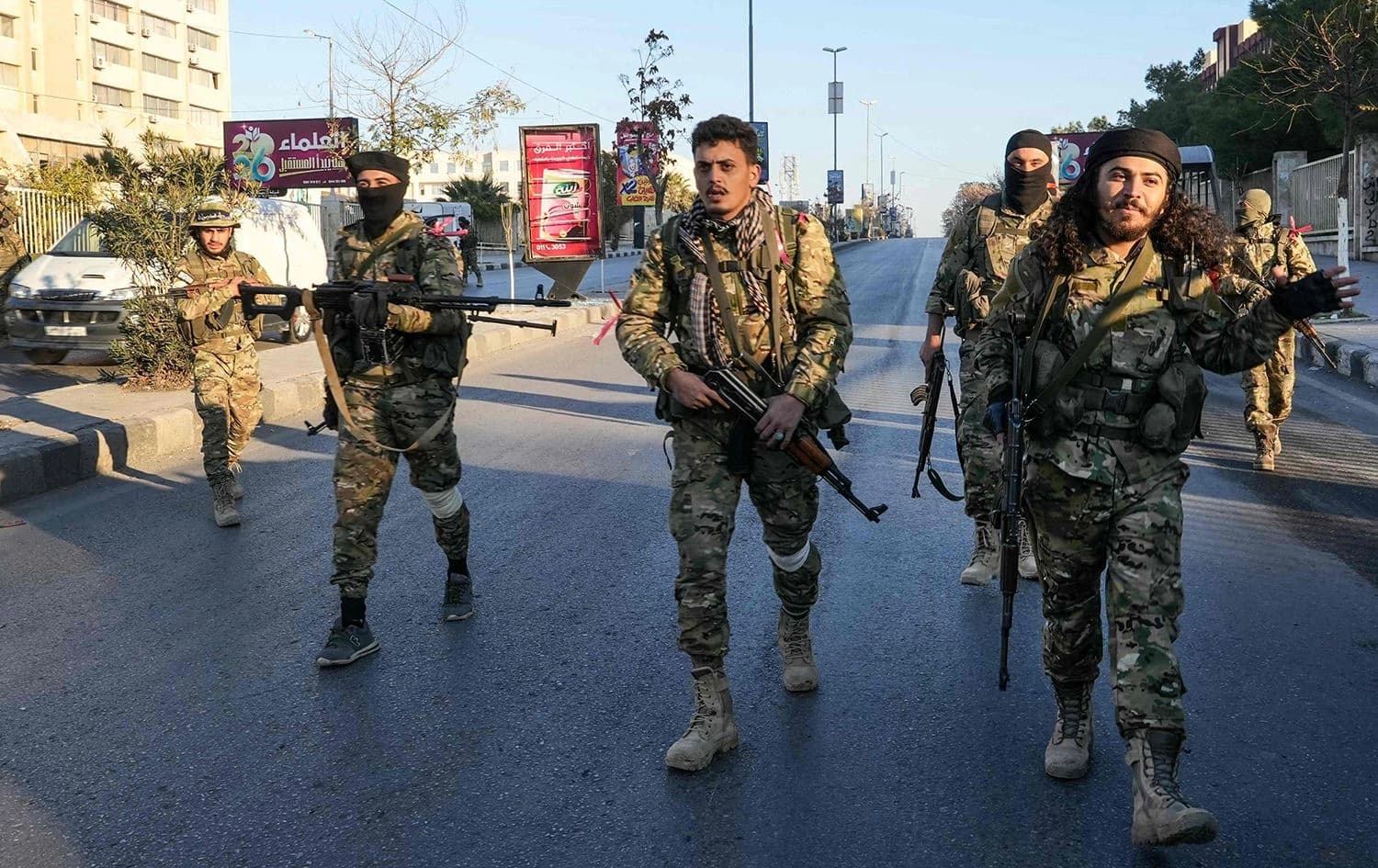 عناصر من فصائل معارضة مسلحة في حلب- AFP
