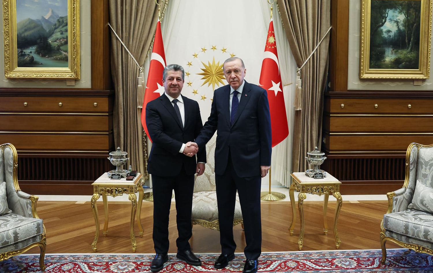 الرئيس التركي رجب طيب أردوغان خلال استقباله رئيس وزراء إقليم كوردستان مسرور بارزاني