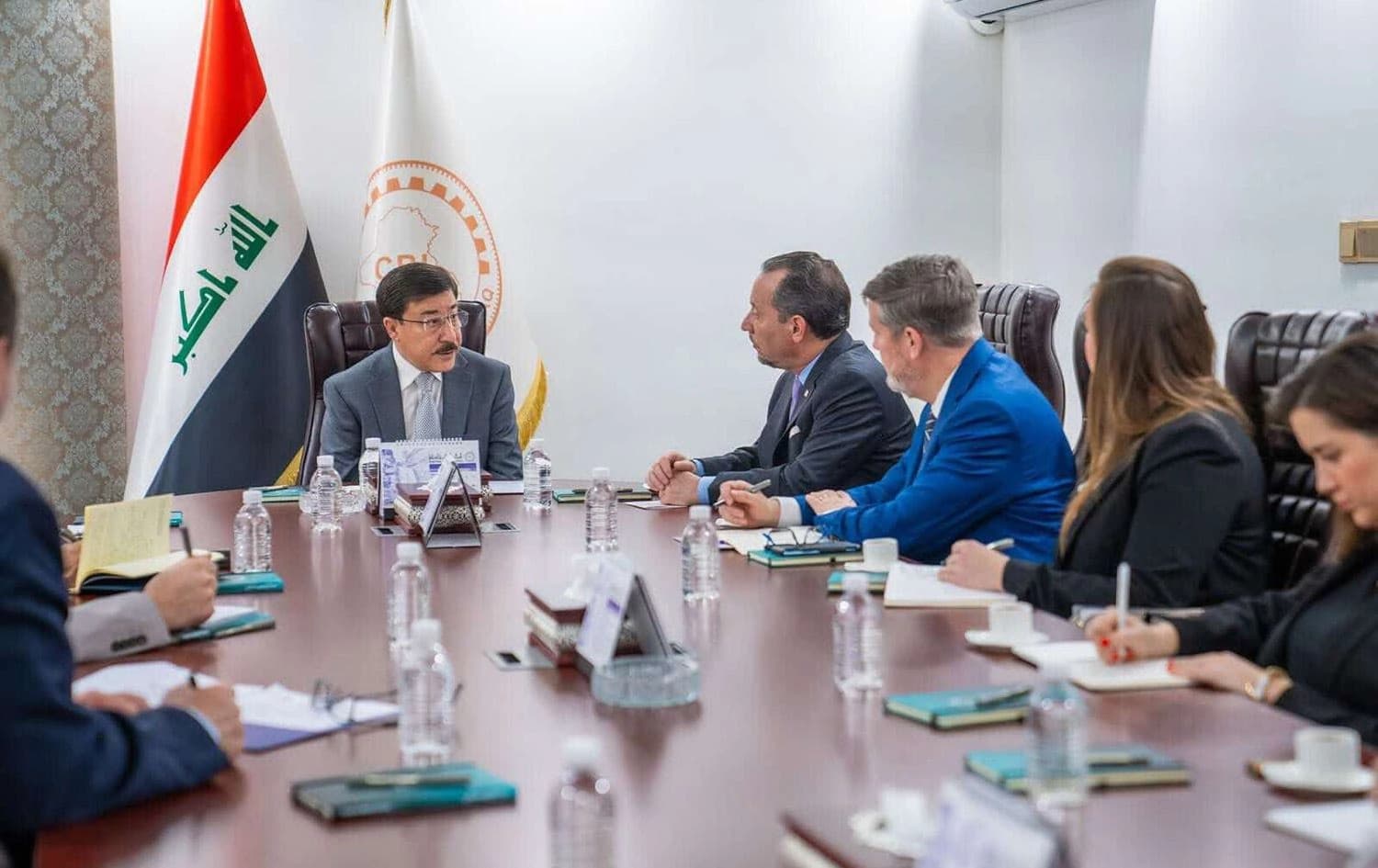 محافظ البنك المركزي العراقي يستقبل وفداً أميركياً 