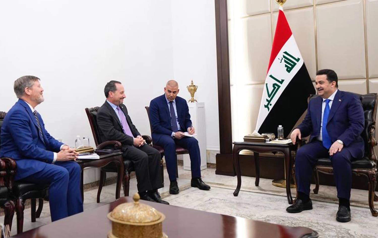 اجتماع رئيس الوزراء العراقي ونائب رئيس غرفة التجارة الأميركية ستيف لوتس