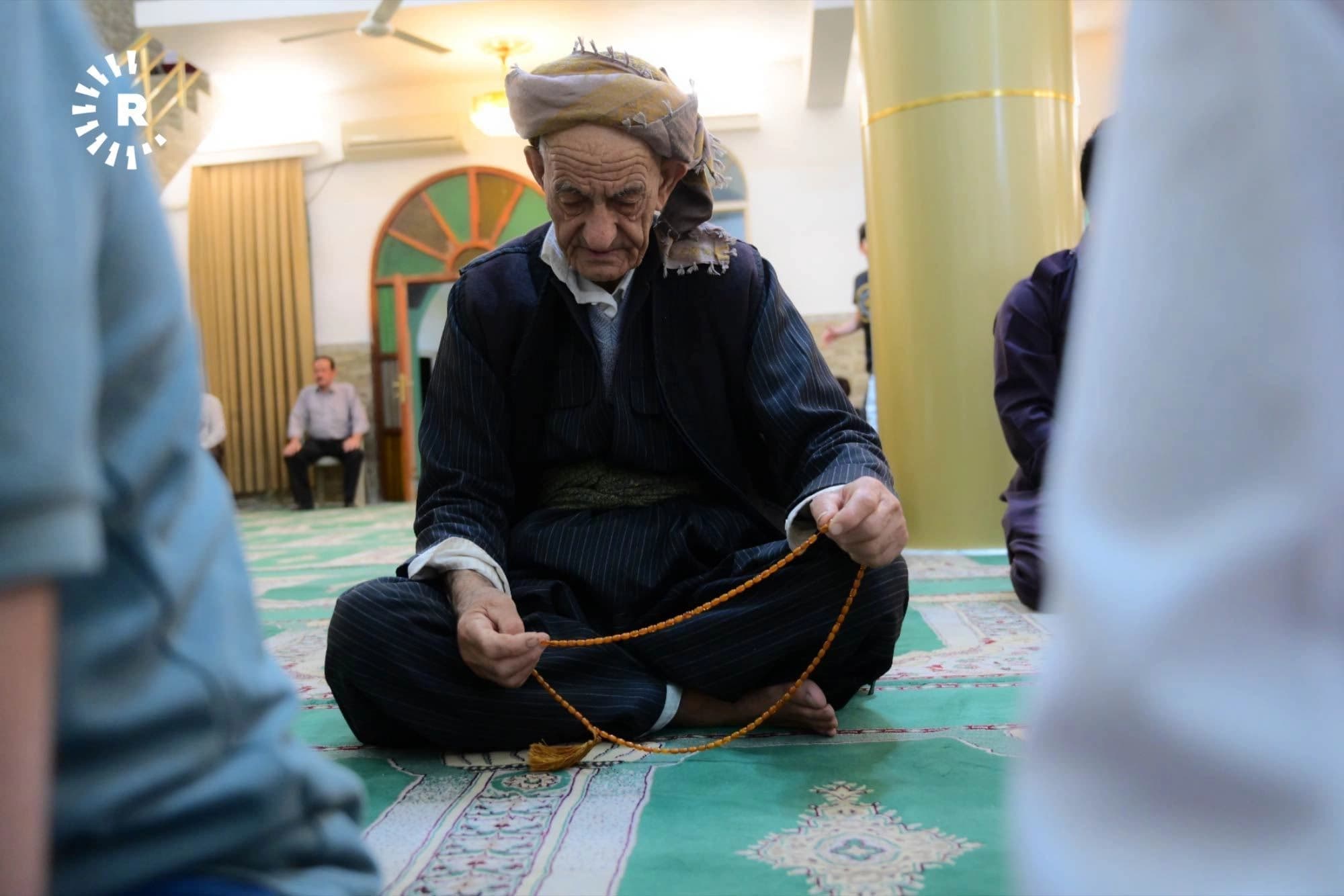 رجل في مسجد بمدينة أربيل - تصوير بلند طاهر - رووداو