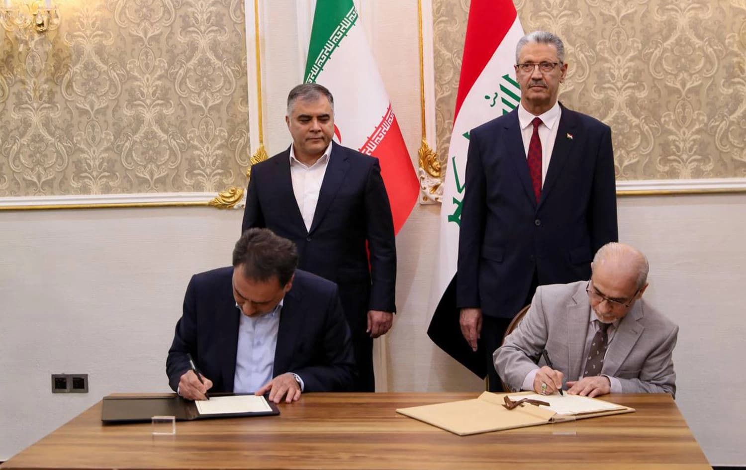 التوقيع على مذكرة تفاهم بين وزارتي النفط العراقية والإيرانية