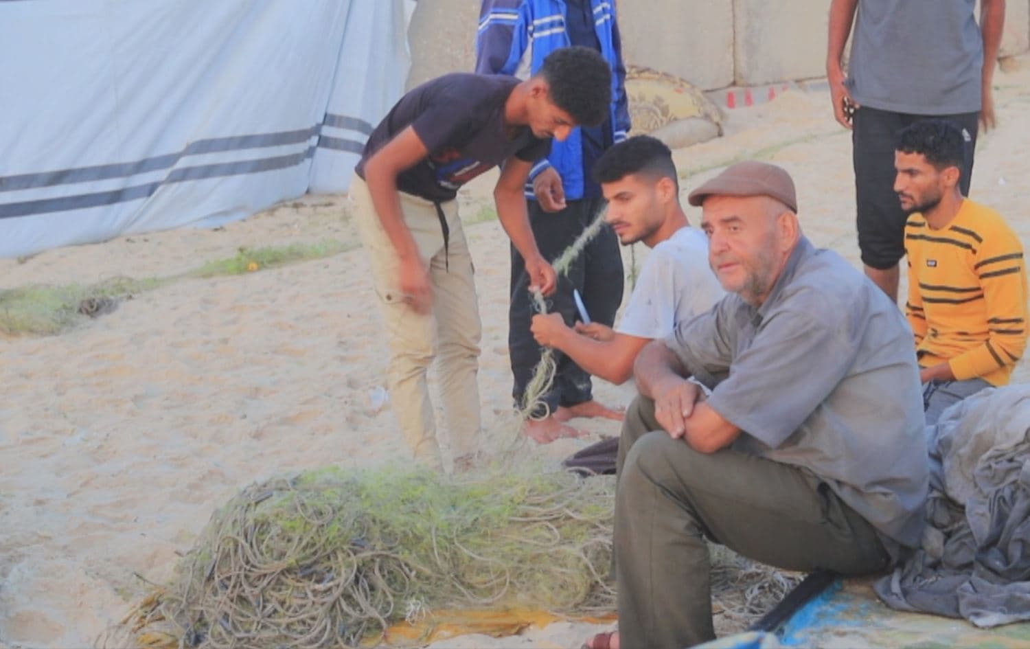 وسط مخاطر المجاعة.. صيادو غزة يواجهون البحر والخطر لتأمين قوت أطفالهم
