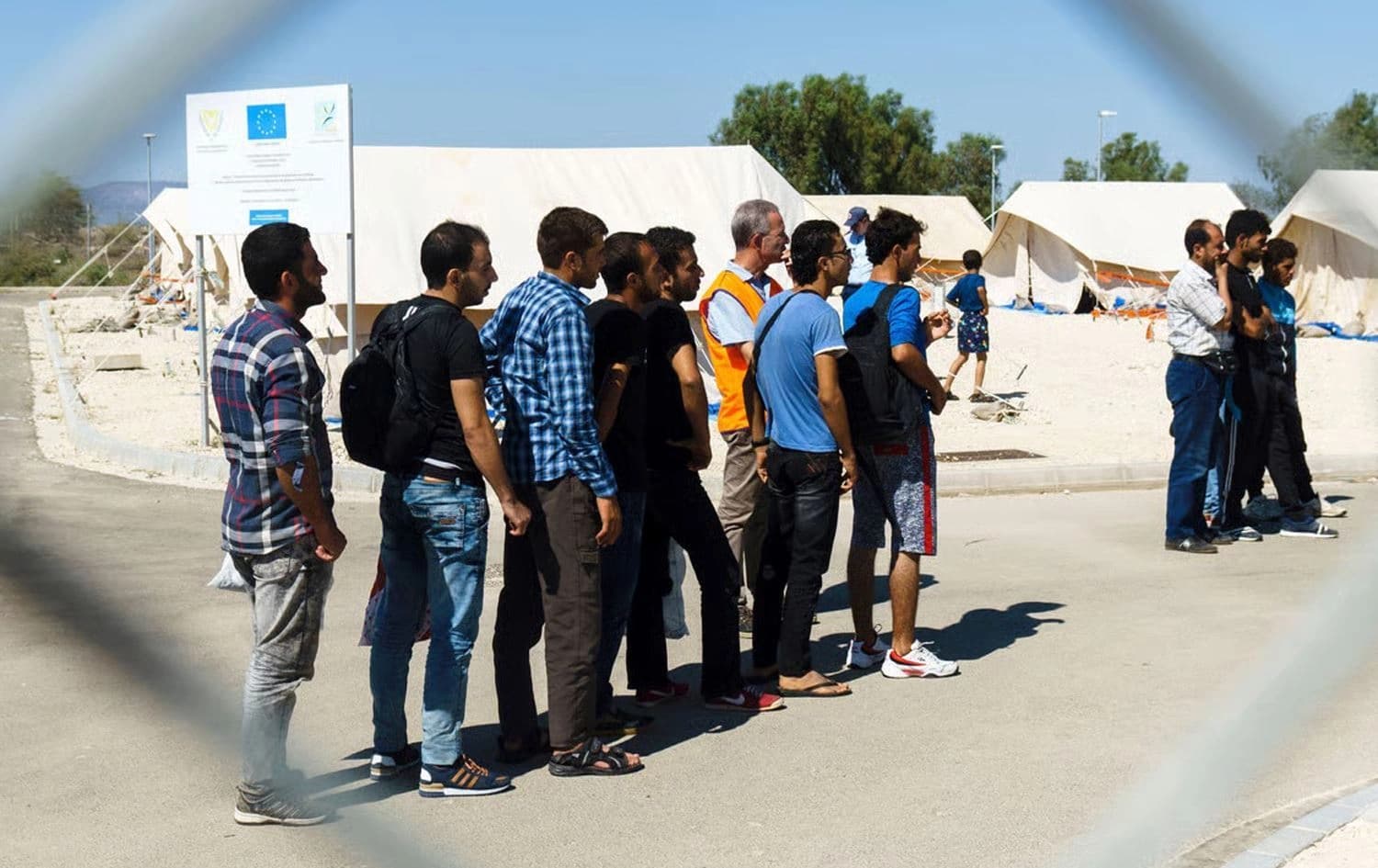 لاجئون سوريون في مخيم بسويسرا-AFP